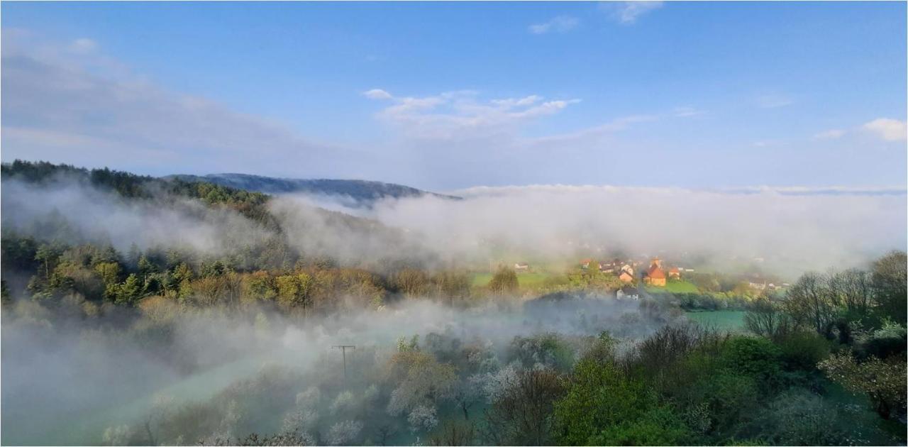 Berg-Gasthof Hoetzelein Kunreuth ภายนอก รูปภาพ