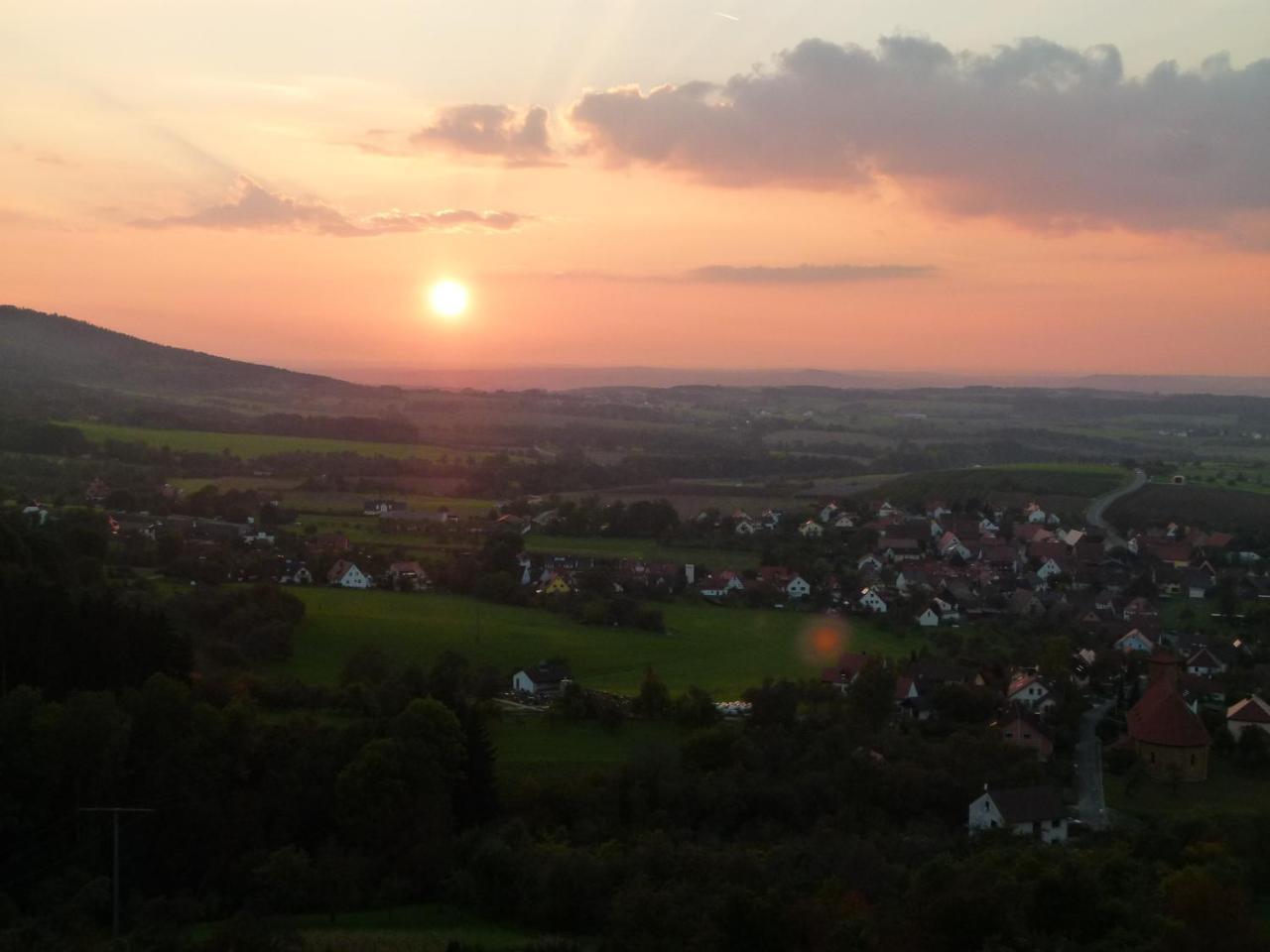 Berg-Gasthof Hoetzelein Kunreuth ภายนอก รูปภาพ
